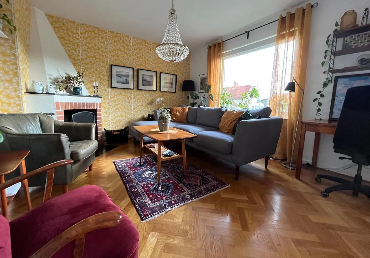 The Yellow Townhouse غوتنبرغ 0*,